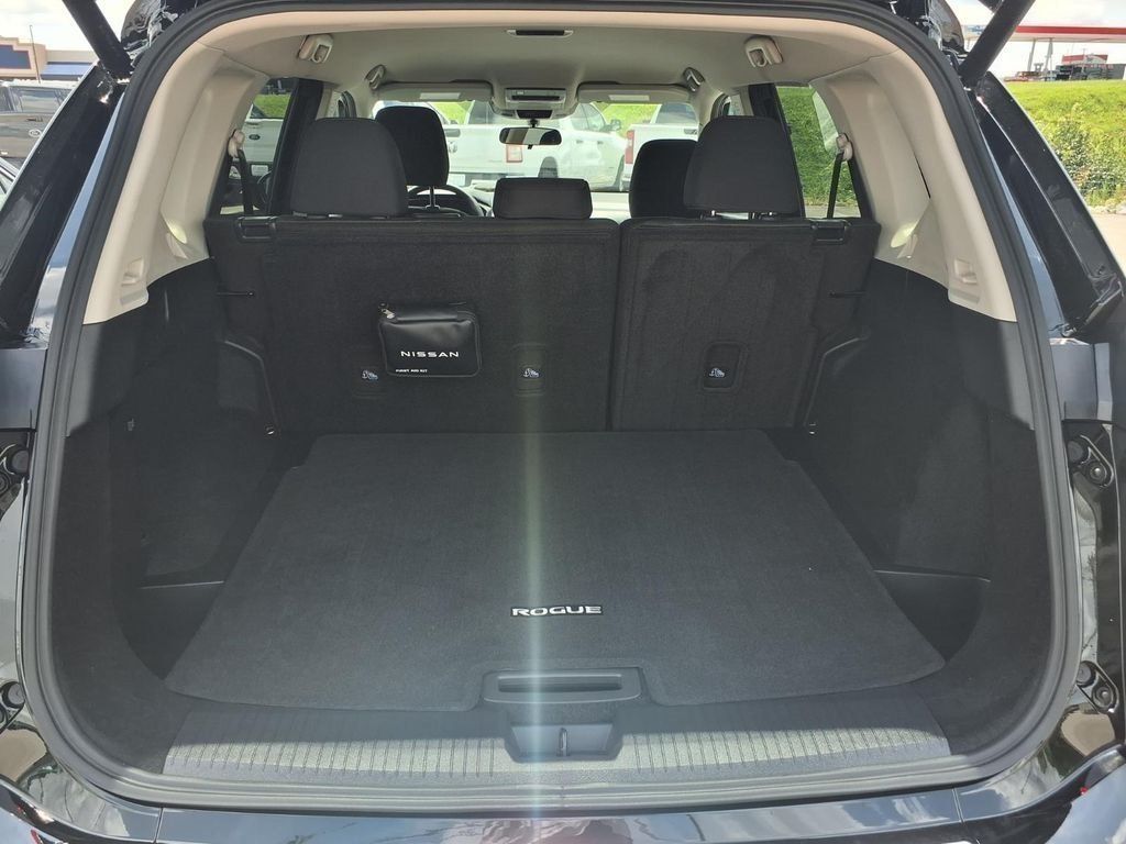 Used 2026 Nissan Rogue SV FWD image 20