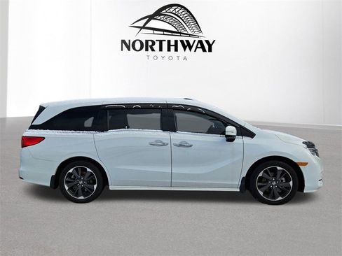 Used 2023 Honda Odyssey Elite image 3