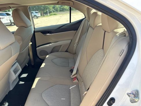 Used 2018 Toyota Camry LE w/ Moonroof Package FWD image 18