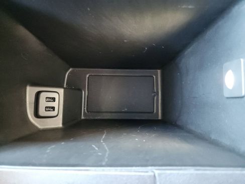 Certified 2024 GMC Terrain SLT image 33