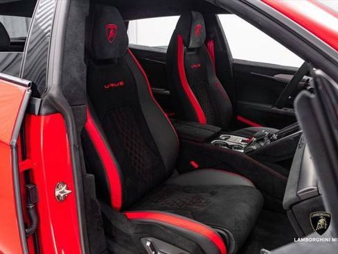 Used 2023 Lamborghini Urus Performante AWD/4WD image 50