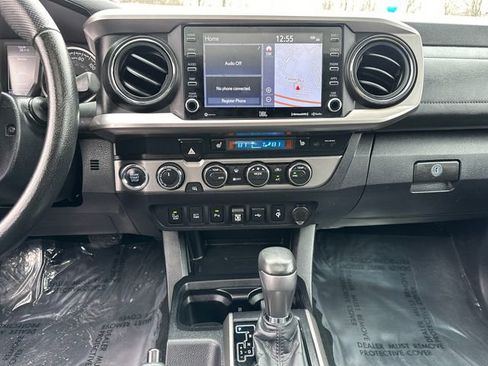 Certified 2022 Toyota Tacoma Limited AWD/4WD image 27