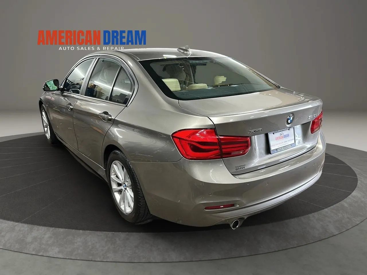 Used 2018 BMW 320i xDrive Sedan w/ Premium Package AWD/4WD image 3