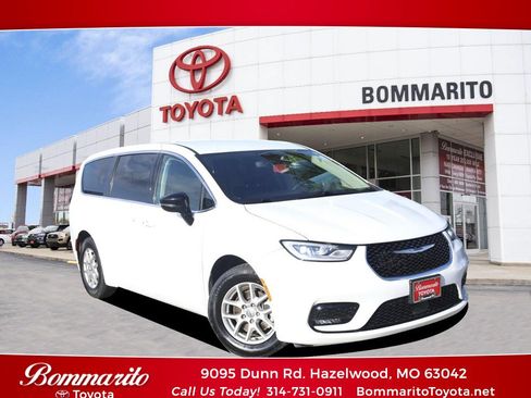 Used 2024 Chrysler Pacifica Touring-L FWD image 1