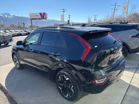 Certified 2023 Kia Niro Wave w/ Wave Preserve Package image 3