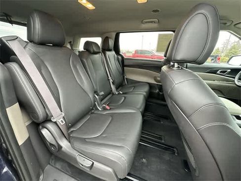 Used 2025 Kia Carnival image 25