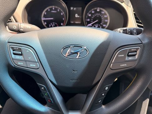 Used 2017 Hyundai Santa Fe SE AWD/4WD image 22