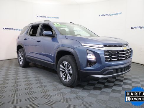 Used 2025 Chevrolet Equinox LT w/ Convenience Package II image 3