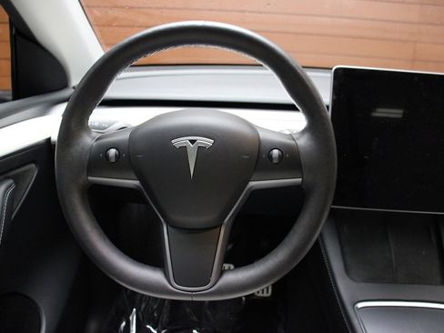 Used 2023 Tesla Model Y Long Range image 46