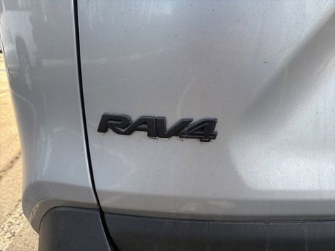 Used 2020 Toyota RAV4 XLE image 12