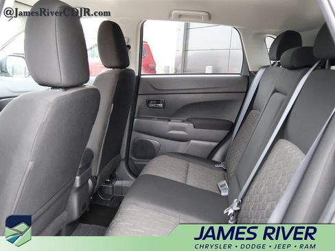 Used 2025 Mitsubishi Outlander Sport SE AWD/4WD image 18
