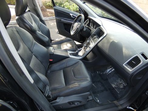 Used 2017 Volvo XC60 T5 Dynamic w/ Preferred Option Package image 24