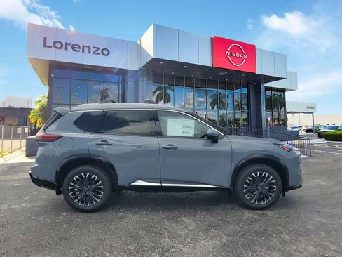 New 2025 Nissan Rogue Platinum image 2