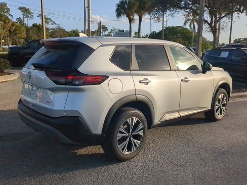 Used 2023 Nissan Rogue SV image 5