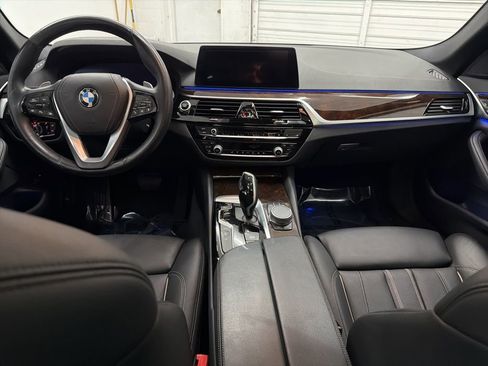 Used 2020 BMW 530e xDrive w/ M Sport Package image 23
