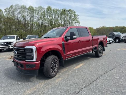 Used 2025 Ford F250 Platinum w/ FX4 Off-Road Package image 3