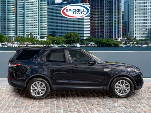 Used 2020 Land Rover Discovery SE image 4