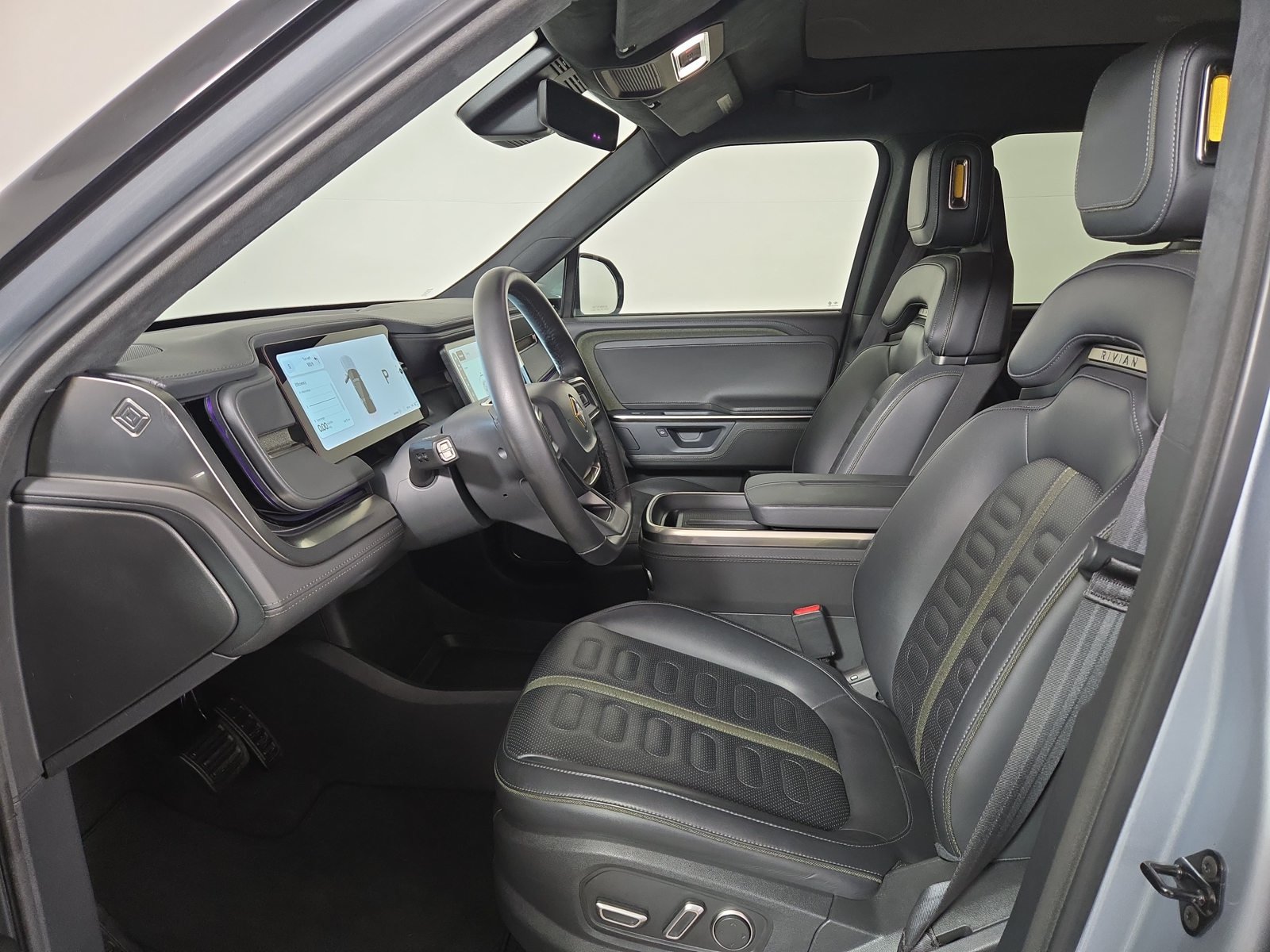 Used 2025 Rivian R1S Adventure Dual AWD/4WD image 20