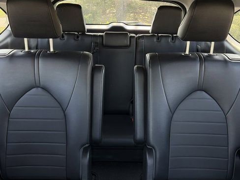 Used 2022 Toyota Highlander XLE image 28
