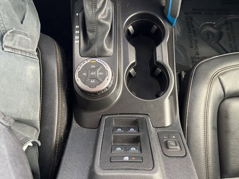 Used 2021 Ford Bronco Badlands image 22