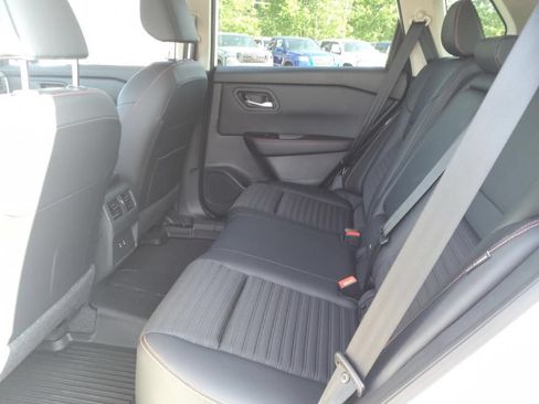 Certified 2025 Nissan Rogue SV AWD/4WD image 8