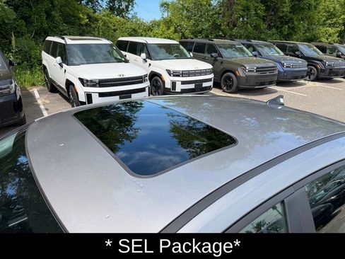 Used 2025 Hyundai Elantra SEL FWD image 11