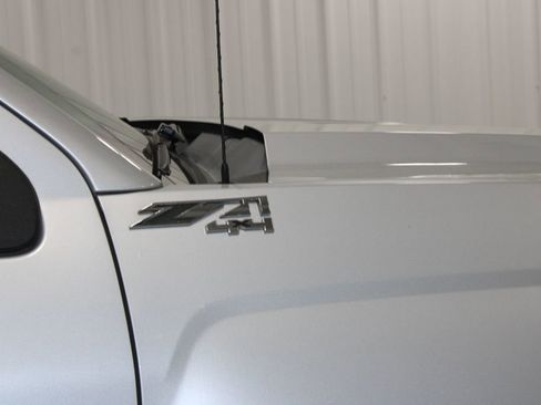 Used 2018 Chevrolet Silverado 1500 LT AWD/4WD image 12