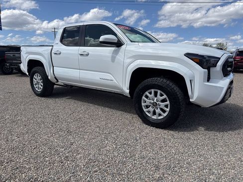 Used 2024 Toyota Tacoma SR5 AWD/4WD image 3