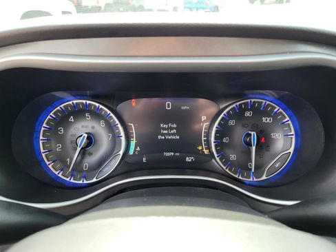 Used 2023 Chrysler Pacifica Touring-L FWD image 20