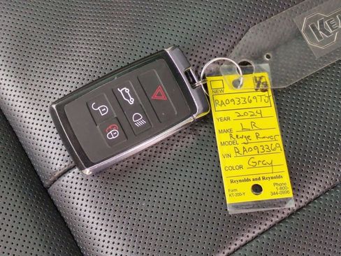 Certified 2024 Land Rover Range Rover SE image 36