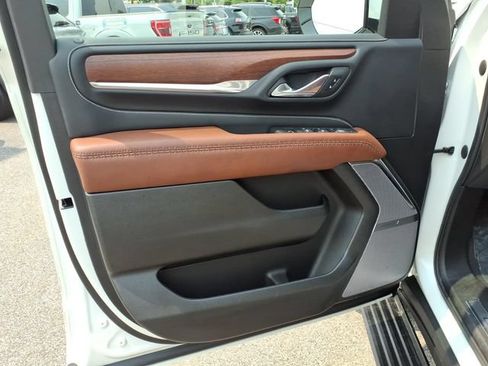 Used 2023 GMC Yukon XL Denali Ultimate AWD/4WD image 24