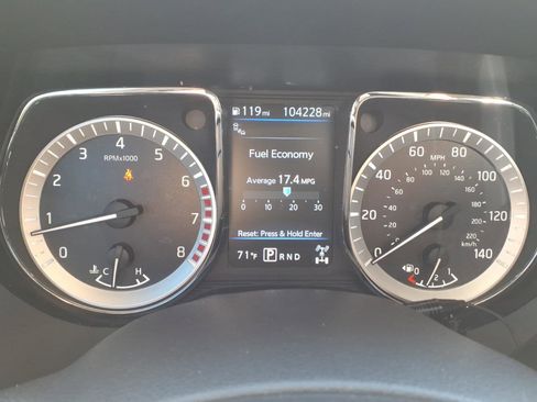 Used 2019 Nissan Titan SV w/ SV Convenience Package AWD/4WD image 16