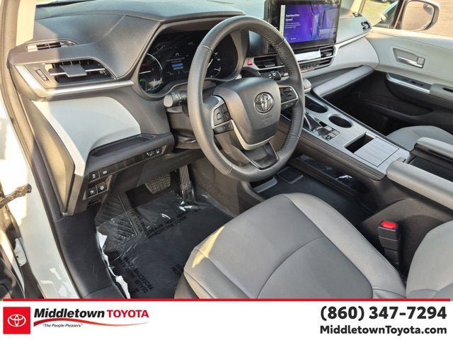Used 2026 Toyota Sienna XLE FWD image 16