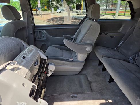 Used 2005 Toyota Sienna LE AWD/4WD image 16