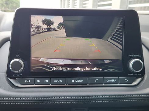 Used 2024 Nissan Rogue SV FWD image 17