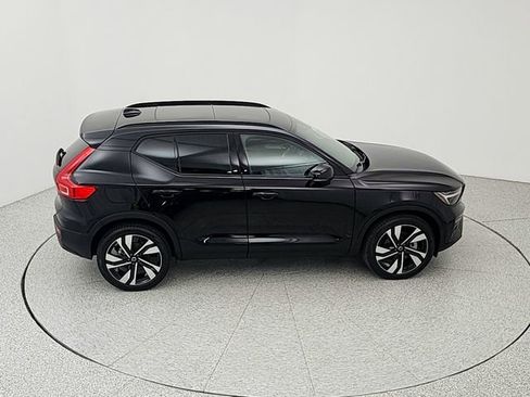 Certified 2025 Volvo XC40 B5 Plus AWD/4WD image 16