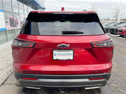 Used 2025 Chevrolet Equinox ACTIV w/ Safety and Technology Package image 32