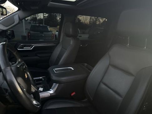 Used 2022 Chevrolet Silverado 1500 LTZ w/ LTZ Premium Package image 16