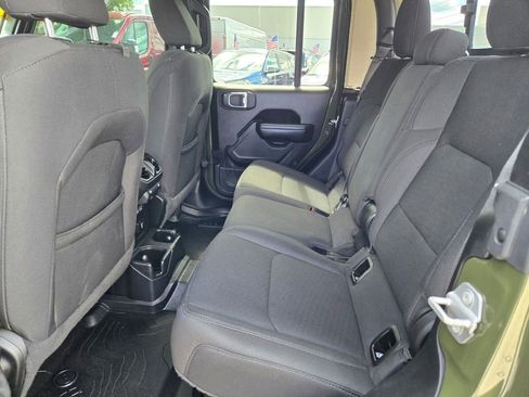 Used 2021 Jeep Gladiator Willys image 15