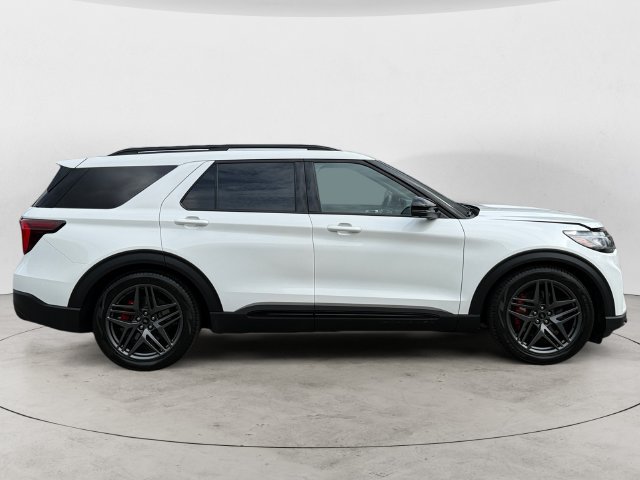 Used 2025 Ford Explorer ST AWD/4WD image 4