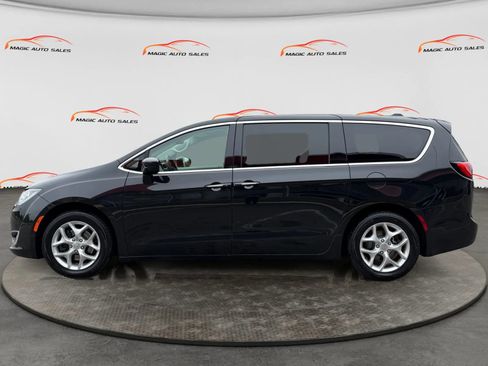 Used 2018 Chrysler Pacifica Touring Plus w/ Tire & Wheel Group image 7