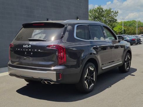 Used 2025 Kia Telluride S FWD image 3