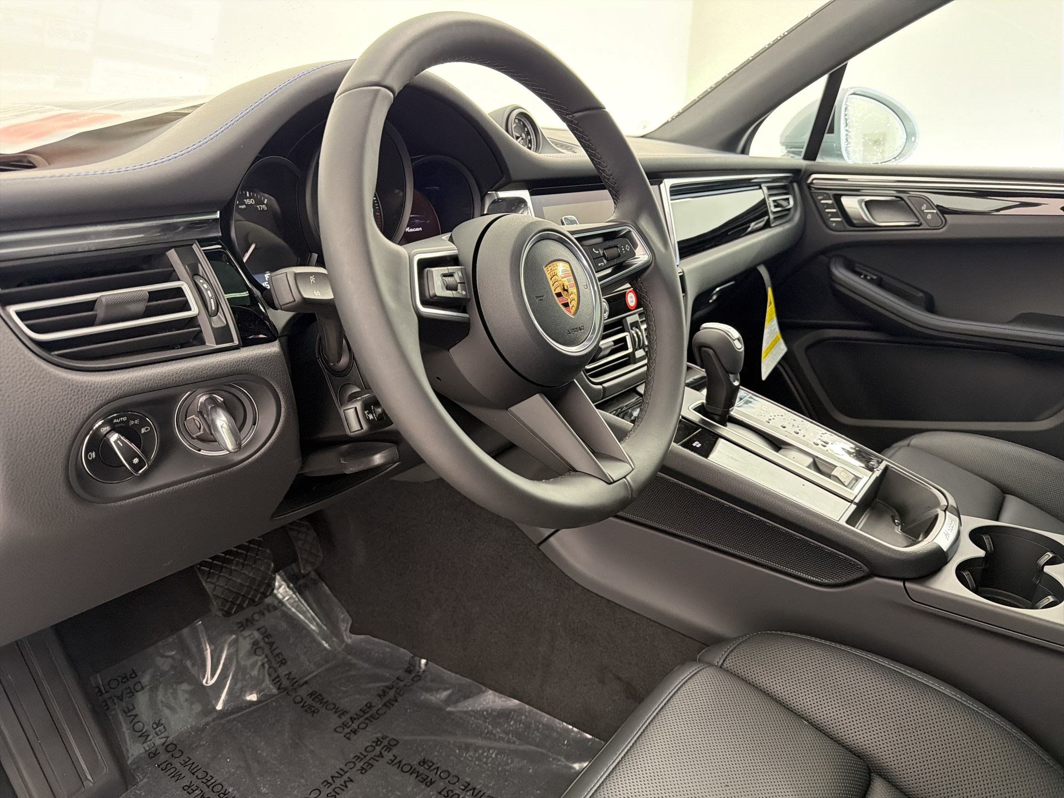Used 2026 Porsche Macan AWD/4WD image 4