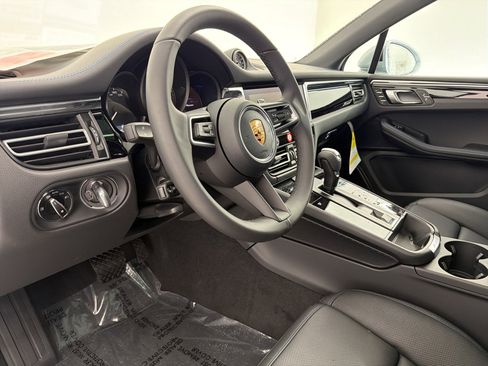 New 2026 Porsche Macan image 4
