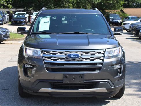 Used 2018 Ford Explorer XLT w/ Equipment Group 202A FWD image 2