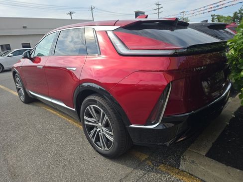 Used 2024 Cadillac Lyriq Luxury AWD/4WD image 4