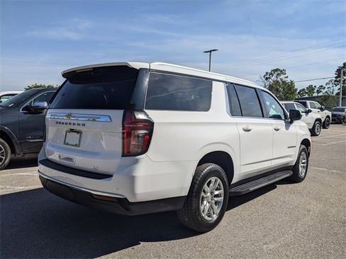 Used 2023 Chevrolet Suburban LT image 4