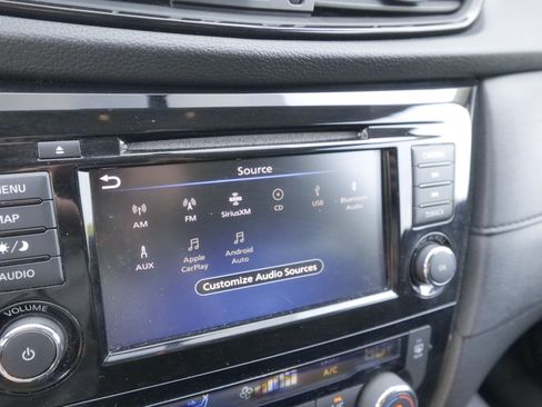 Used 2018 Nissan Rogue SV w/ Premium Package AWD/4WD image 25