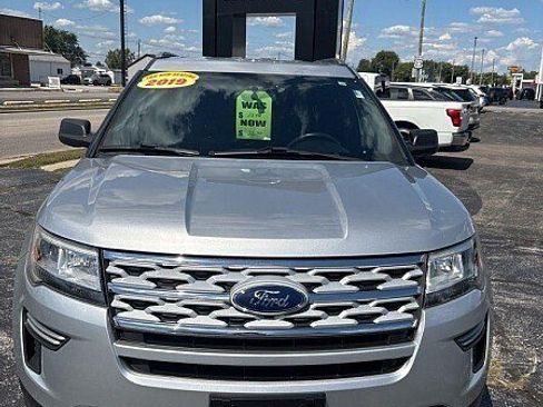 Used 2019 Ford Explorer XLT AWD/4WD image 2