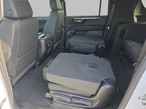 New 2026 Chevrolet Suburban High Country RWD image 15